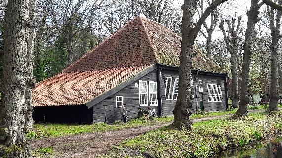 volwassenen in het atelier achter het Brinkhuis van 13.00 tot 16.