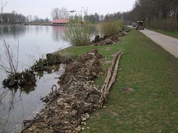 3.4. Beheer en onderhoud Het onderhoud van het recreatieterrein wordt door het recreatieschap zelf gedaan en door een aannemer. In de wintermaanden wordt groot onderhoud uitgevoerd.