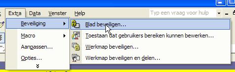 We klikken rechts OP de geselecteerde cellen (er opent zich een contextmenu) We klikken op celeigenschappen We klikken op het tabblad bescherming en vinken Geblokkeerd AAN Verborgen AAN Geblokkeerd