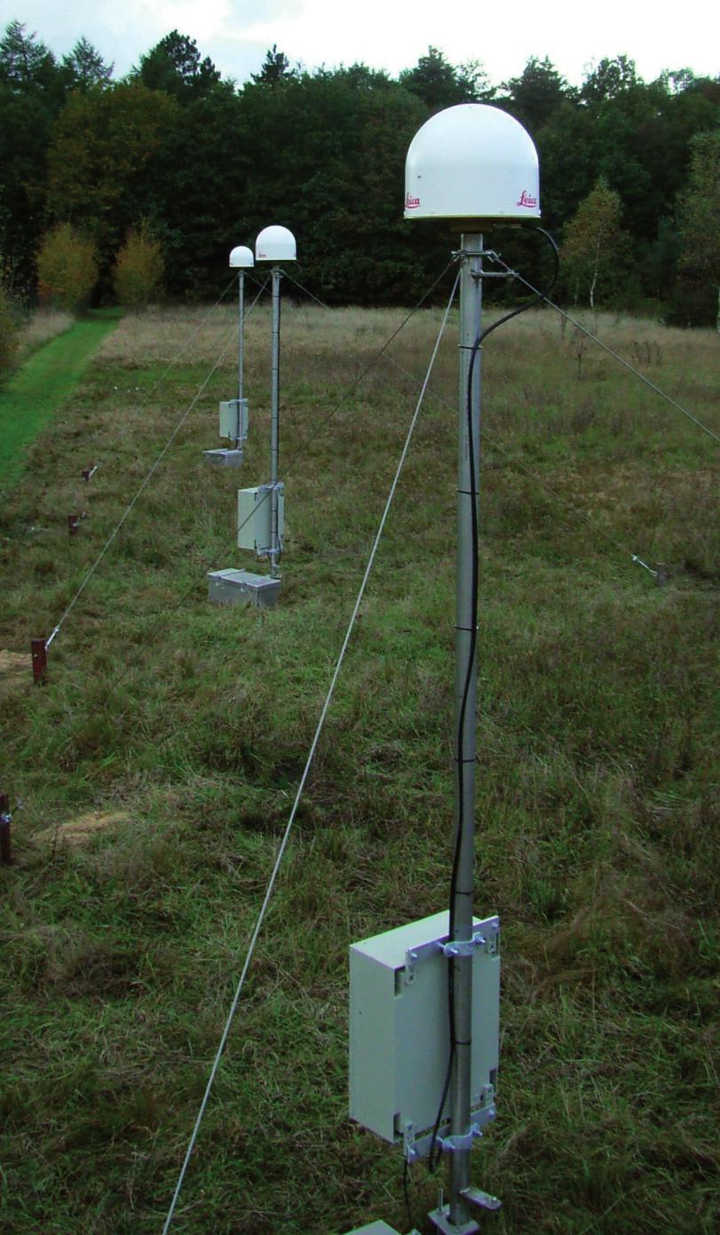 Fig. 8. Opstelling van 3 Leica AR25-antennes tijdens de testmeting in Schoonoord. in hoogte gerelateerd.