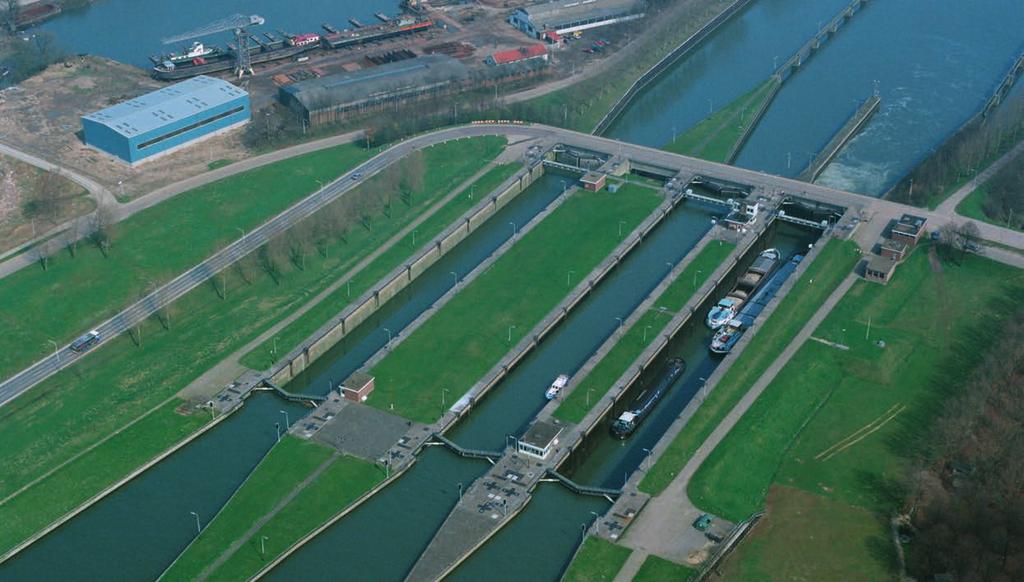 4.4a Knooppunt Maasbracht Waar: noord van Wessem. Op dit knooppunt komen de Maas, het Julianakanaal en het Kanaal Wessem-Nederweert bij elkaar.