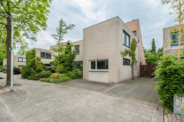 Victor Hortastraat 7 AMERSFOORT Aantal kamers: 6 Aantal slaapkamers: 4 Woonoppervlakte: 187 m 2 Overig inpandig: 34 m 2