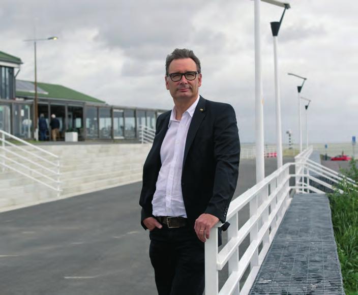 Verbreding Tractaatweg in zicht! Frank van Hulle Wethouder Verkeer en Vervoer, Ruimtelijke Ordening ea Gemeente Terneuzen Wethouder Frank van Hulle Grond Voor de aanleg van de weg is grond nodig.