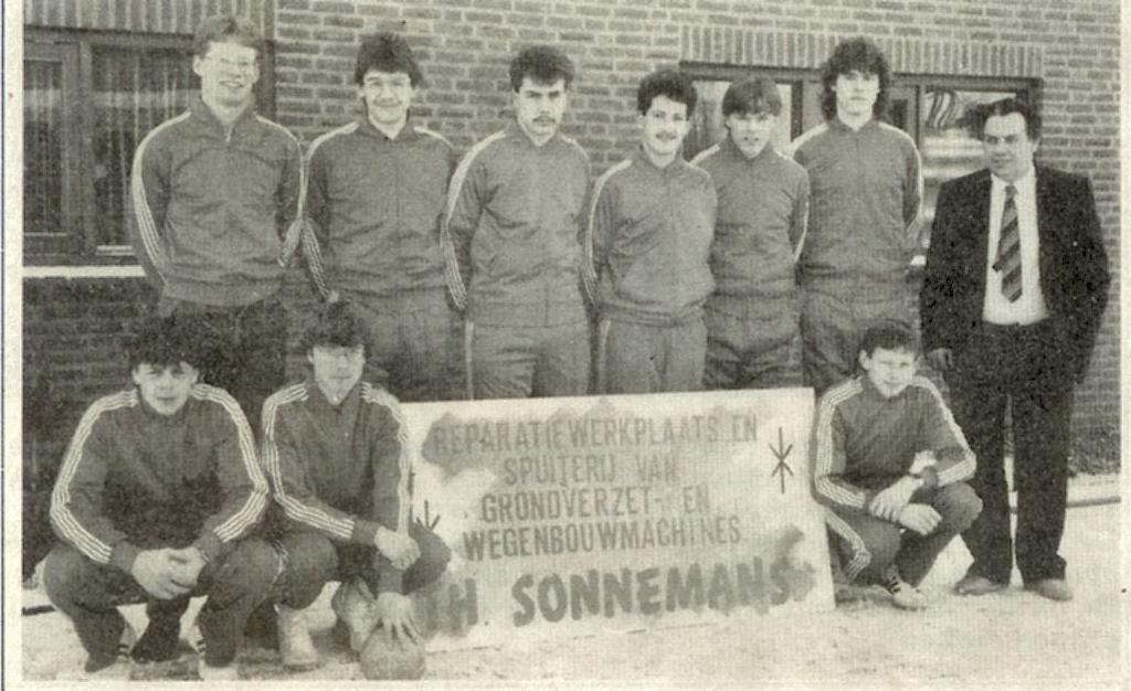 Heren junioren KAMPIOEN Staand v.l.n.r.: Lambert van Berlo,trainer, coach;