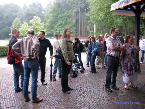 Stallen, het Paleis, de prachtige tuinen en aansluiten nuttigen wij de lunch bij het