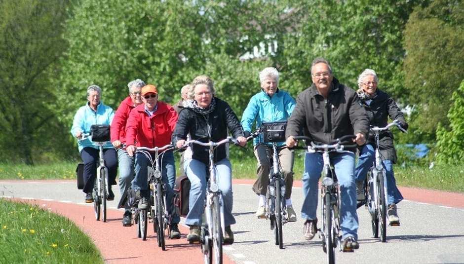 23-2-2017 Samen op weg naar een vitale regio Fryslân 23-2-2017 3 Proces tot nu toe (tijdlijn) en nog gepland Juli 2016 Aanvraag SAG toegekend: uitnodiging aan gemeenten om zich te melden als