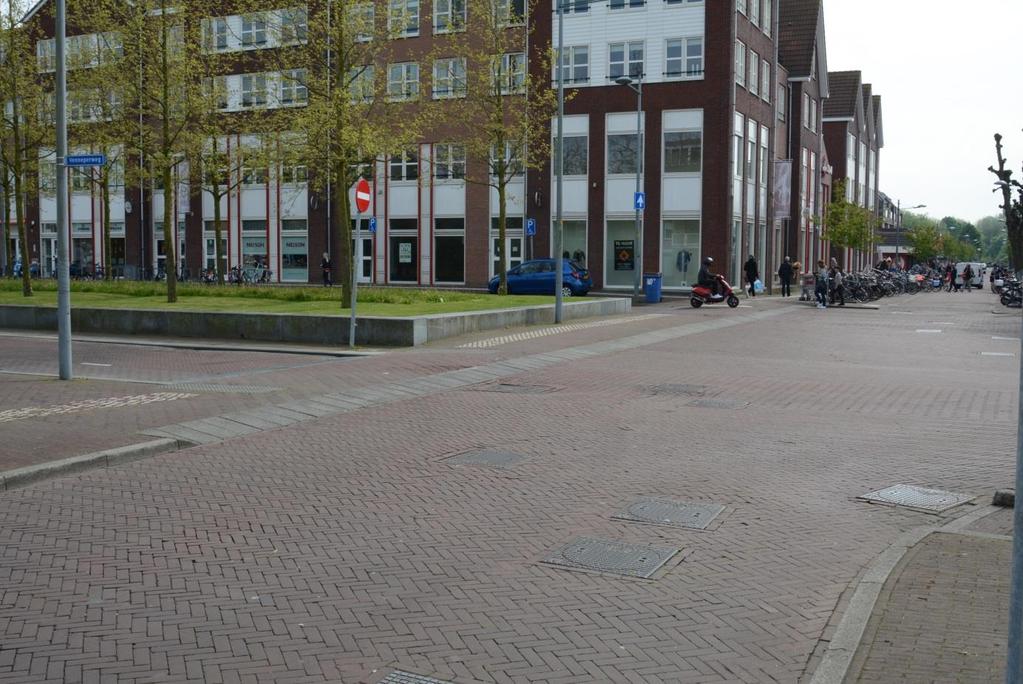 Onduidelijkheid voorrang Venneperweg/Schoolstraat/Dorpstraat/Hoofdweg Tijdens ons rondje waren we getuige van een gevaarlijke situatie tussen een fietser en een auto.