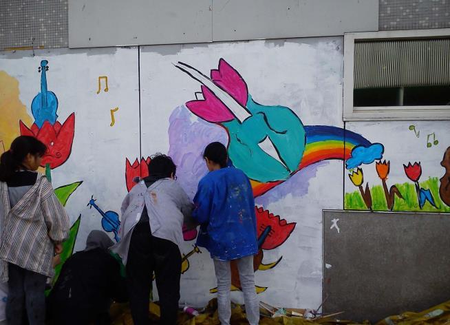 Cello s hebben de school vorige week bestormd en tulpen zijn al een aantal