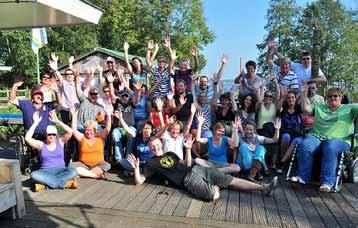 activiteiten 2011 Om 20:00 hadden we ons verzameld aan de kade en een half uur later zaten we op verschillende boten en schepen om naar het eiland te vertrekken.