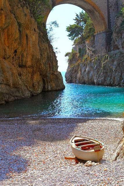 Gaan we voor een strandvakantie in Italië? Voor de rust zouden we ervoor moeten kiezen, maar met een dreumes van 1 jaar, gaan wij dit nooit lang vol houden.