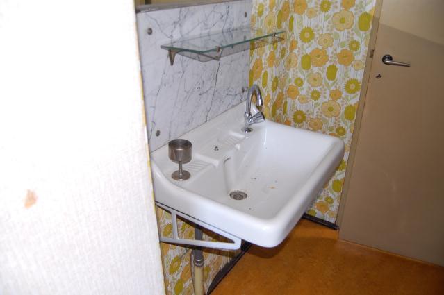 Verwijderen huidige toilet vi. Verwijderen huidige badkamer b.