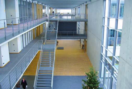) of als vormgevend element (bijzondere trappen) alsook op het gebied van de technische uitrusting van een gebouw (bijv. liften).