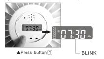 Om te veranderen naar de 12-uurs klok, druk tegelijkertijd op knop 2 en 3. Het AM of PM symbool zal rechts in het scherm verschijnen als de tijd in de 12-uurs klok staat.