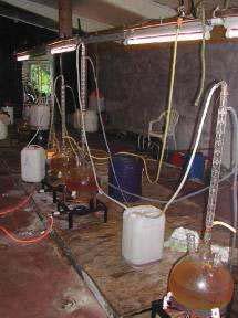 Vooral in methamfetaminelabs waarbij de rode fosfor-methode wordt toegepast kunnen fosfine en/of joodwaterstof vrijkomen die in lage hoeveelheden zeer schadelijk tot dodelijk zijn.