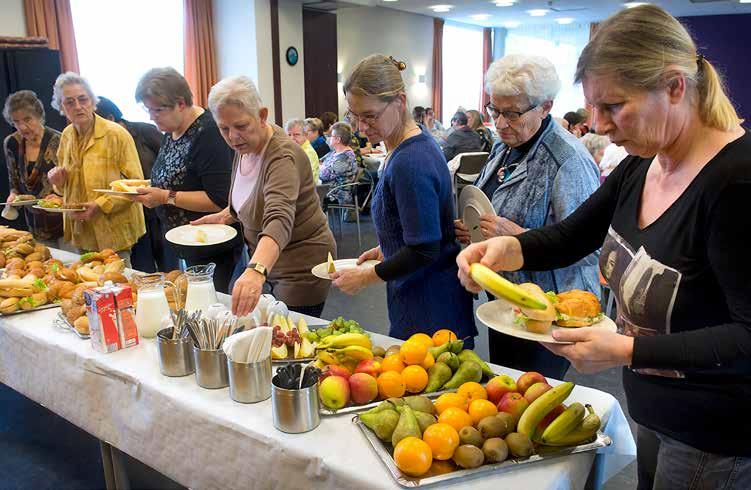 Activiteiten per gebied Activiteiten per gebied Emmen Noord/Centrum: lunch en filmmiddag Woensdag 8 november Tijd: 12.30 tot 16.00 uur Vanaf half 12.