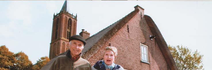 Elisabeth Jans-van Bregt en Fred Witsenhuijsen achter de onderduikwoning Kerkstraat 18. Foto Kastermans 16 september 2011. historisch document kunnen samenstellen.