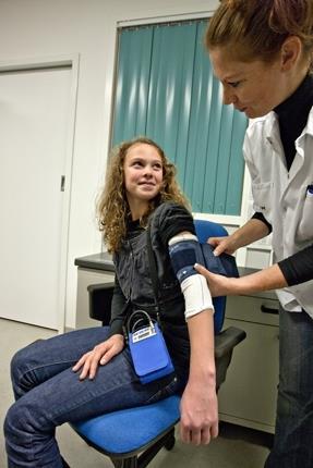 Ambulante bloeddrukmeting Bepaal arm met hoogste bloeddruk Geen verschil (SBD <10 mmhg, DBD <5