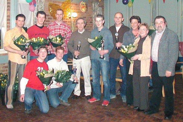 Clubkampioenen en Jubilarissen 2004 Tijdens de jaarlijkse feestavond van mac Sport en Vriendschap op 15 januari 05 werden weer veel kampioenen en jubilarissen in het zonnetje gezet.