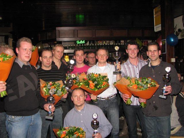 Clubkampioenen en Jubilarissen 2008 Tijdens de jaarlijkse feestavond, van mac Sport en Vriendschap op 10 januari 09 bij Zalencentrum Bousema werden de kampioenen en jubilarissen in het zonnetje gezet.