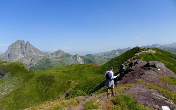 45 dagen trekken met rugzak, tentje, slaapgerei en alle toebehoren langs de Frans-Spaanse grens. De Pyreneeën en deze onvergetelijke ervaring deel ik graag met jullie!