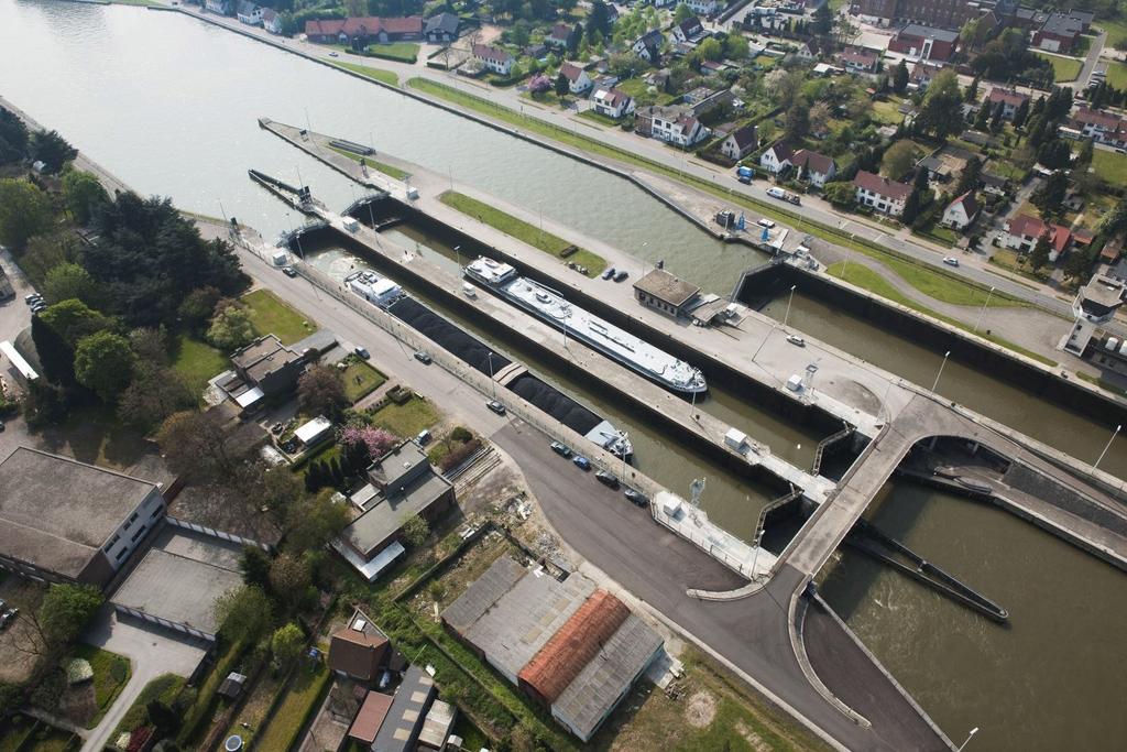 De gestage groei van de trafiek op het Albertkanaal was voor nv De Scheepvaart de aanleiding om een onderzoek te laten uitvoeren naar de noodzaak om de capaciteit van de sluizencomplexen op het