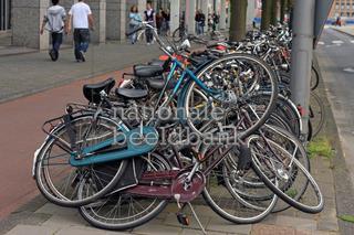 De Laad en Los aan de zijde Bocholtstraat, plek is gerealiseerd voor vrachtwagens waardoor de weg vrij blijft tijdens het lossen.