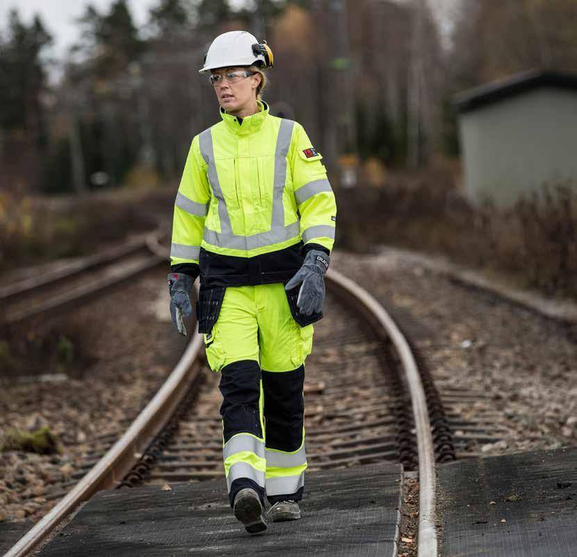 TERA TX Lichte maar sterke vlamvertragende veiligheidskleding voor het spoor, de energie- en elektriciteitssector 26 TERA TX is ontwikkeld door de beste elementen uit onze bestaande collecties