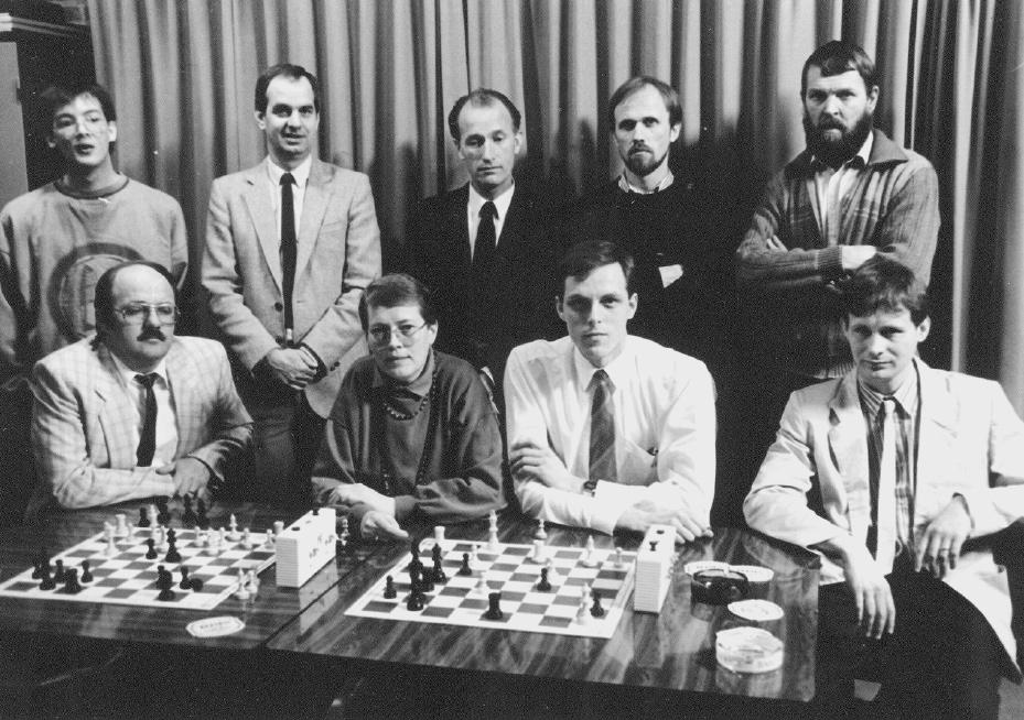 jaar externe competitie schaken In het najaar van 9 speelde voor het eerst een achttal van de schakers in de bondscompetitie.