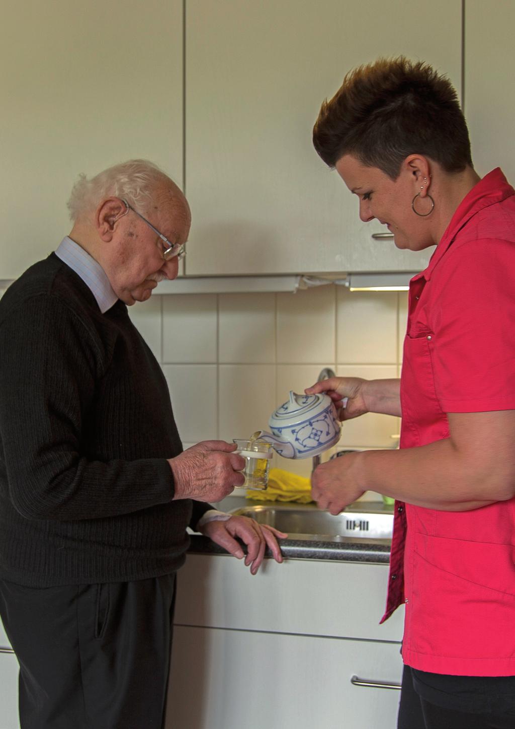 Deze alarmopvolging wordt 24 uur ouderengeneeskunde van Zorgcentra per dag door Zorgcentra Pantein uit- Pantein inschakelt. gevoerd. Onze medewerkers kunnen u hierover informeren.