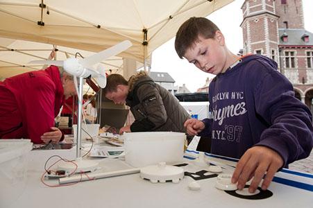 deelnemen aan een stadsspel of een fietstocht. Kinderen konden zich uitleven in een speeldorp voor kinderen, een projectenmarkt, een outdoor quiz over Europa en een kidsrun.