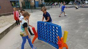 Goed om na een lange vakantie alle kinderen en hun ouders weer terug te zien in school!