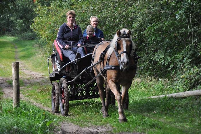 Zaterdag zijn eerst de koppeltjes oud/jong samen de korte route gedaan. En wat hebben ze een plezier gehad.