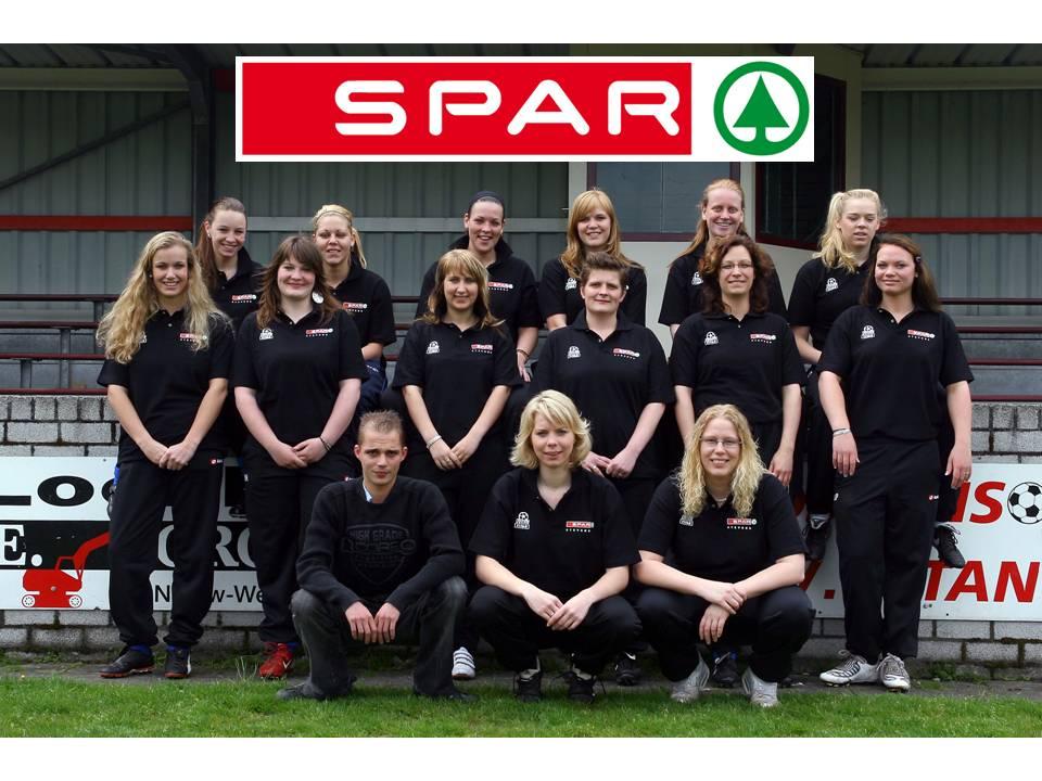 SPAR STEVENS STEEKT NWVV/TITAN DAMES 2 IN HET NIEUW Het 2e damesteam van Nwvv/Titan heeft nieuwe inloopshirts en polo s gekregen. Sponsor van deze kleding is SPAR Stevens uit Nieuw- Weerdinge.