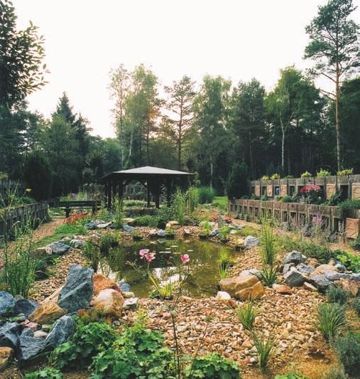 Columbarium F.A. Wolbeek Columbarium F.A. Wolbeek heeft een rustieke ligging in een zeer groene omgeving met vijvers.