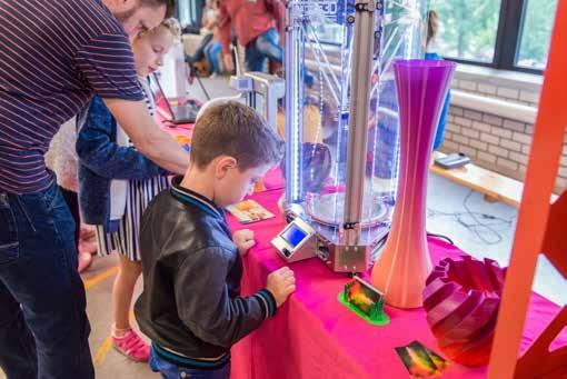 Voorafgaand aan de Play & Learn wordt een voorbereidende les aangeboden. Het programma wordt afgerond met een afsluitende les, beide gegeven door de groepsleerkracht op de eigen school.