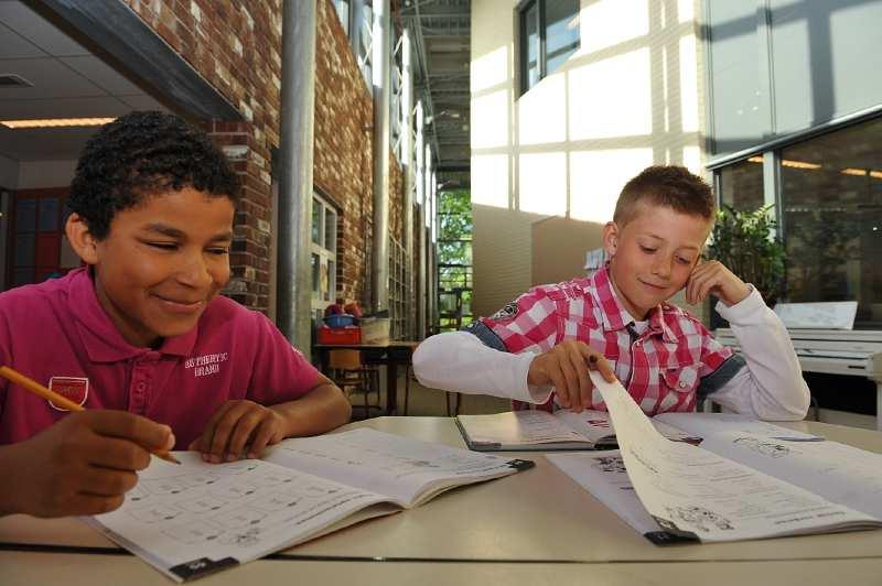 Er zijn veel leerlingen op de Boemerang met een grote lees- en/of spellingsachterstand. Deze leerlingen worden besproken in de stuurgroep lezen met de taal/leesspecialisten en de orthopedagoog.