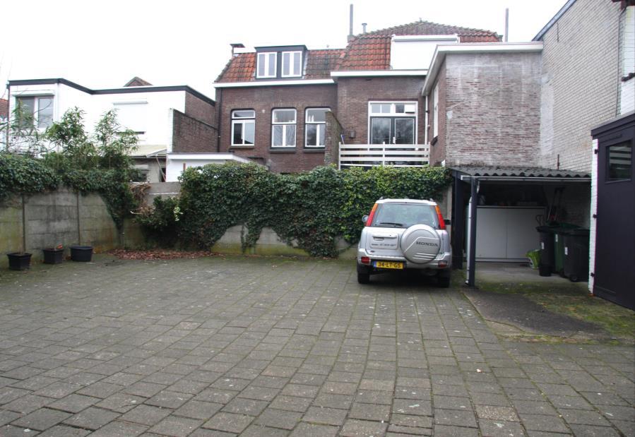 PARKEREN Parkeren kan gratis aan de openbare weg en