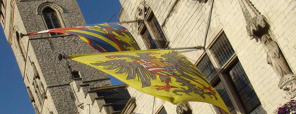 Vooral tijdens de zomermaanden ziet het Stadhuis er prachtig uit, getooid met de elf