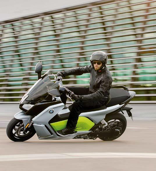 BMW Motorrad gevarendriehoek Bestelnummer: 77 02 8 543 476* EHBO-set (geen afbeelding) Voldoet aan de DIN-norm voor EHBO-sets voor motorfietsen. Plaatsbesparend en waterdicht verpakt.