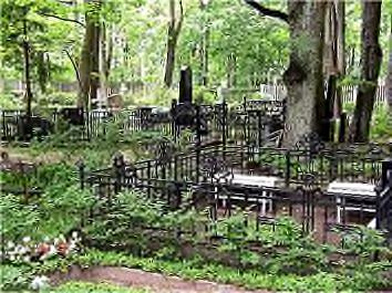 Zeker in de benaming, want kapinės, kapi en kalmistu betekent begraafplaats in respectievelijk het Litouws, Lets en Estisch. Maar ook levensbeschouwing speelt een rol.