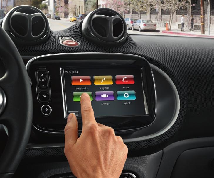 Met deze interface wordt het smart Audio-System bovendien een comfortabel handsfreesysteem. Met de universele houder voor de smartphone 1 verbind je je mobiele telefoon 2 met je smart forfour.