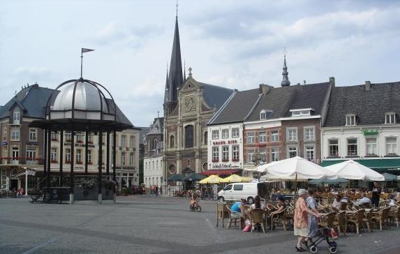 al bekend gemaakt met de historie, de muzikaliteit, de geheime tuinen en de monumentale gebouwen van de stad. Opnieuw gaat hij met ons op pad. We beginnen in Hotel Merici voor koffie en vlaai.