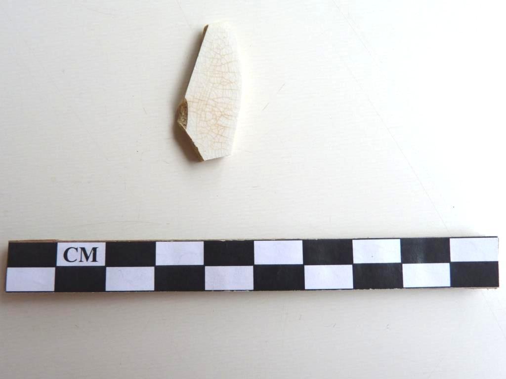Fig. 25: Spoor 5, een paalspoor met bewaard hout Fig. 26: Vondst uit S57 7.