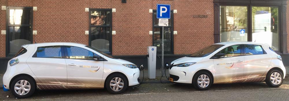 Rustig lezen of meer weten? Er is een online instructieboekje ook via onze site te vinden en hier: http://nl.e-guide.renault.com/nld/zoe - in de auto ligt de papieren versie. Lukt het laden niet?