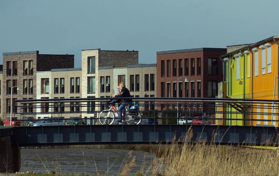 Nieuwe woningen in bestaand bebouwd gebied vergroten het draagvlak voor openbaar vervoer (waardoor minder subsidies nodig zijn) en leveren bijvoorbeeld nieuwe klanten op voor winkels en andere