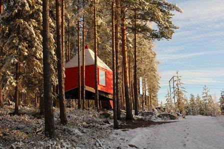 VERBLIJF: Sörbyn Turism & Konferens **** Ligging: de lodge ligt op circa 1u rijden ten noordwesten van Luleå in het dorpje Sörbyn temidden van de Zweedse bossen aan de oever van een