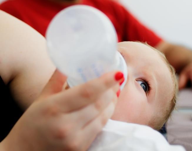 Wij gaan veilig om met het eten van de kinderen om te voorkomen dat ze ziek worden. Bij het bereiden en bewaren van voeding hanteren wij de onderstaande aandachtspunten.