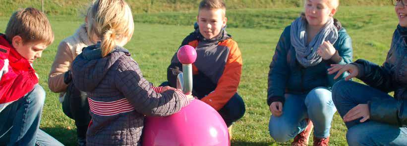 Draaitol Draai, luister naar verhalen, zing mee met de bekendste oud-hollandse kinderliedjes en/of dans op de maat van de muziek. Beleef de Draaitol! Zo werkt het: Draai aan de hendel.