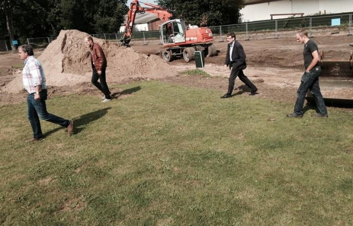 De spoorsloot (de greppel langs het spoor ) werd netjes uitgegraven zodat er een sloot in oorspronkelijke staat