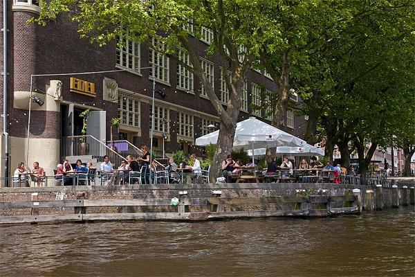 aan het Erasmuspark en aan de Erasmusgracht.